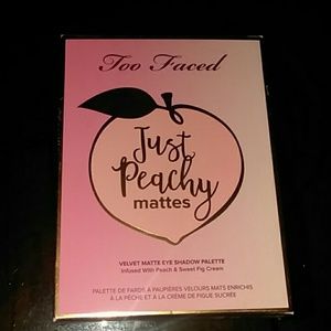 Too faced just peachy mattes eye shadow palette